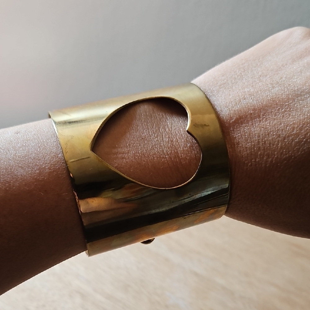 XL Bijoux Gold Heart Cutout Brass Cuff Bracelet